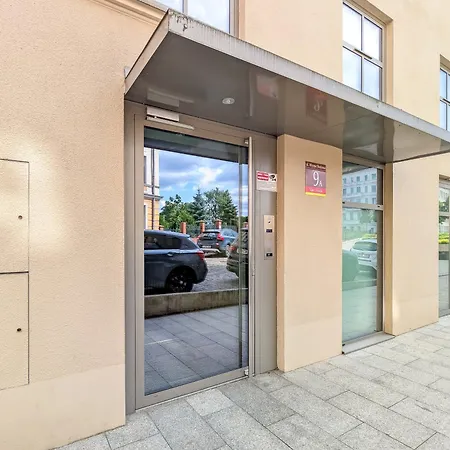 Lägenhet Riverside Modern By Bookinghost