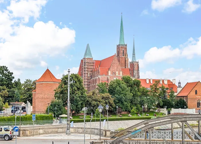 Riverside Modern By Bookinghost