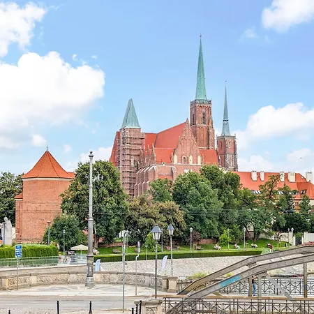 Riverside Modern By Bookinghost