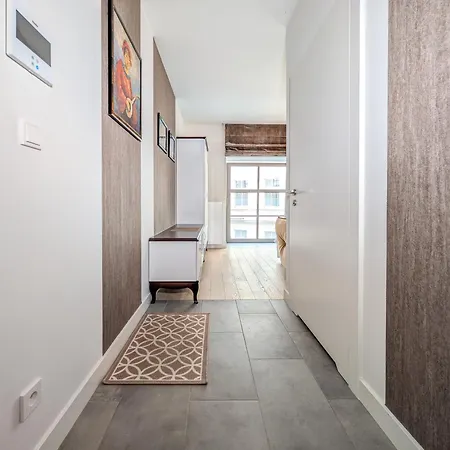 Riverside Modern By Bookinghost