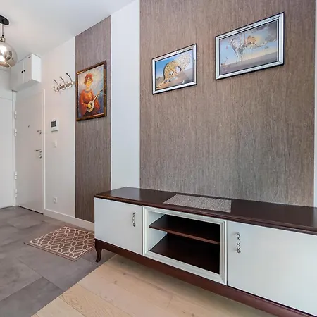 Riverside Modern By Bookinghost *